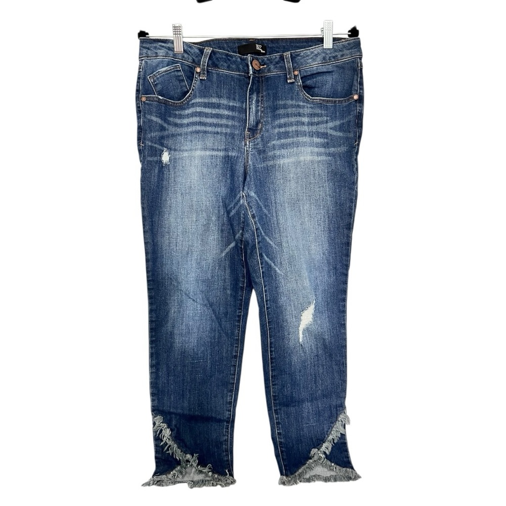 1822 Distressed Blue Jeans with Frayed Hem